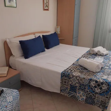 לינה וארוחת בוקר Lighea