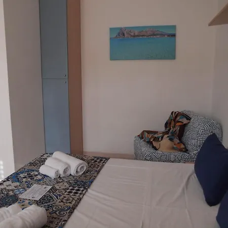 לינה וארוחת בוקר Lighea 3*