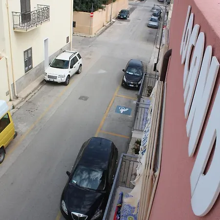 Lighea לינה וארוחת בוקר