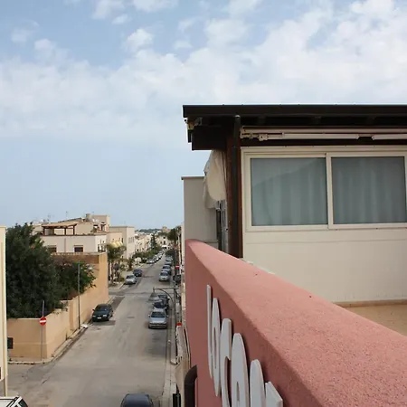 לינה וארוחת בוקר Lighea 3*